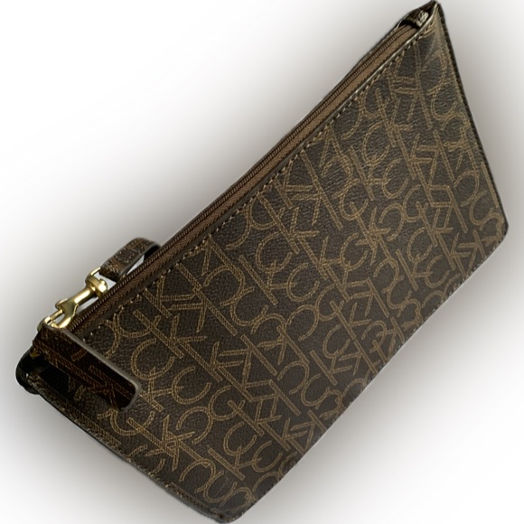 CALVIN KLEIN Signature wristlet,  perfect fit a night out. - Picture 2 of 4